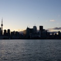 La silhouette de la ville de Toronto au coucher du soleil